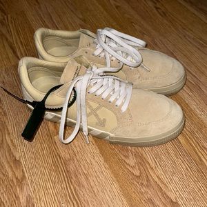 Off White Low Vulcanized Sneaker